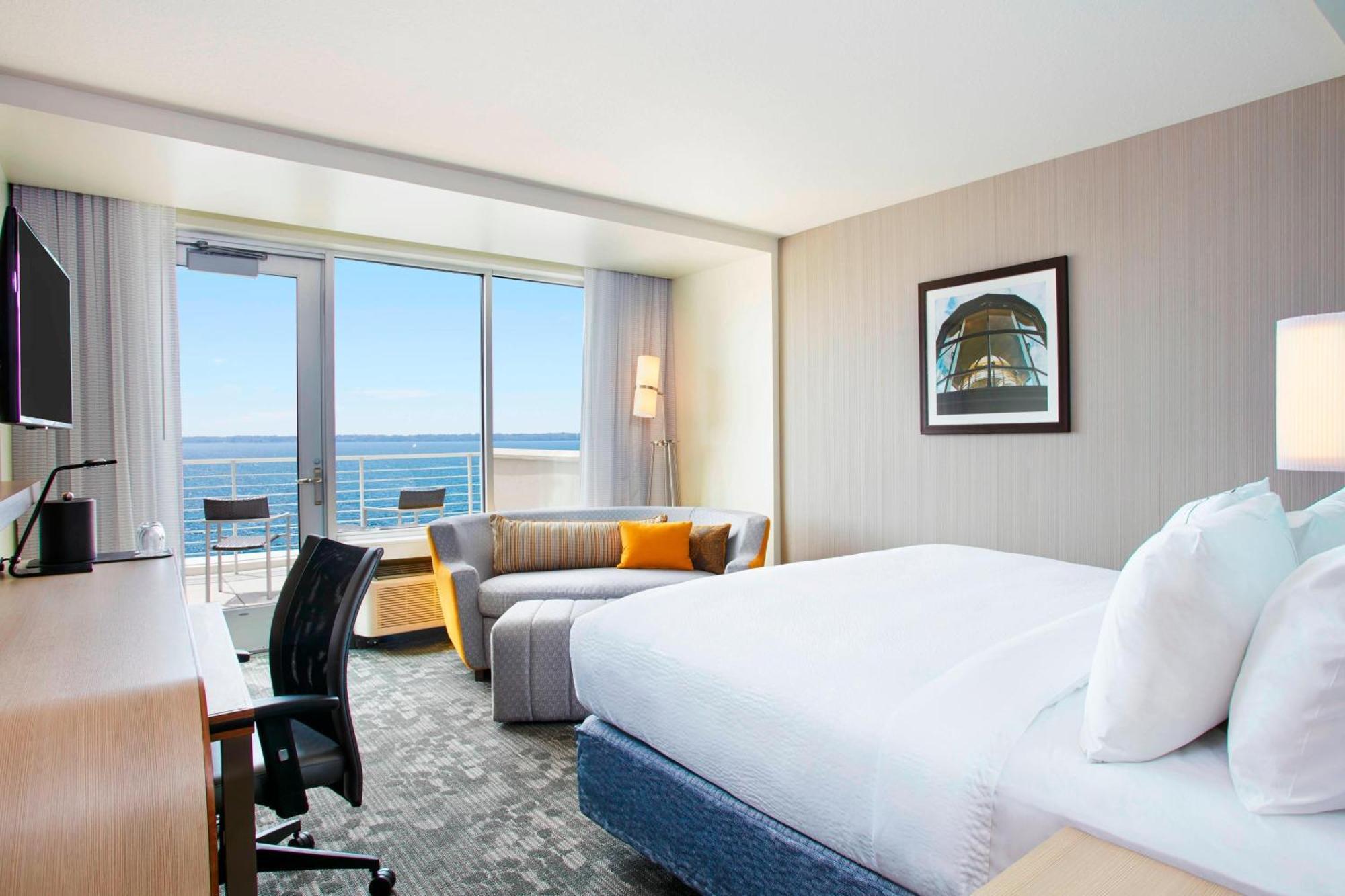 Courtyard By Marriott Bayfront Erie