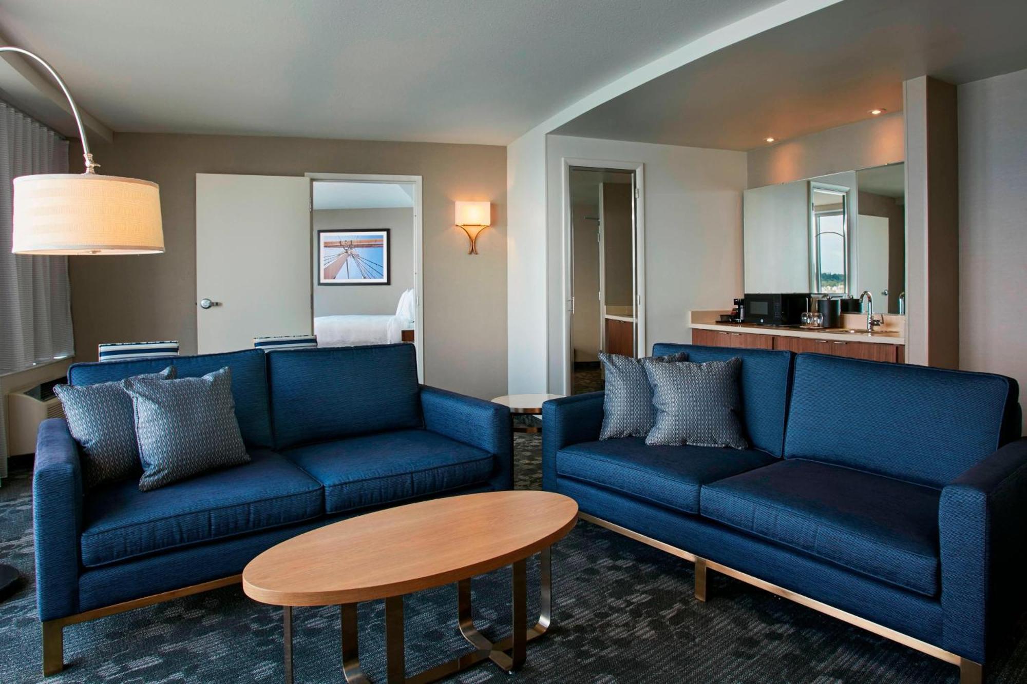Courtyard By Marriott Bayfront 3*