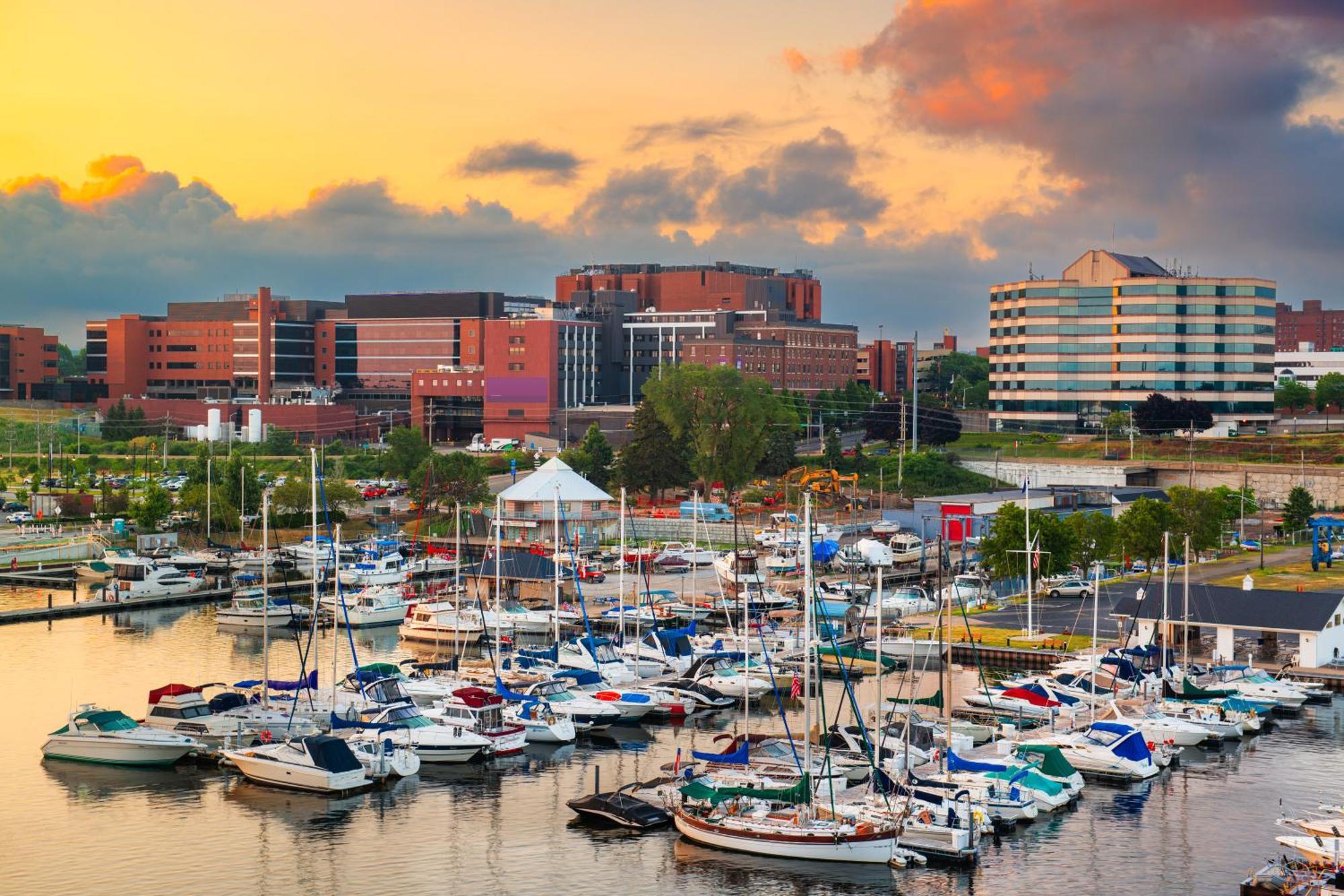Courtyard By Marriott Bayfront