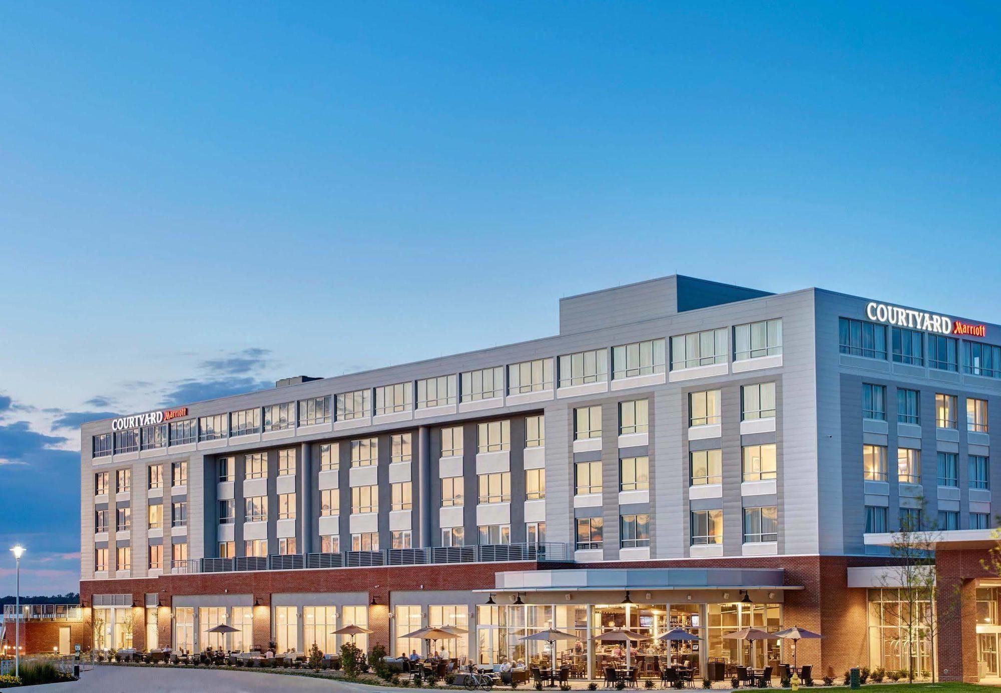 Hotel Courtyard By Marriott Bayfront 3*