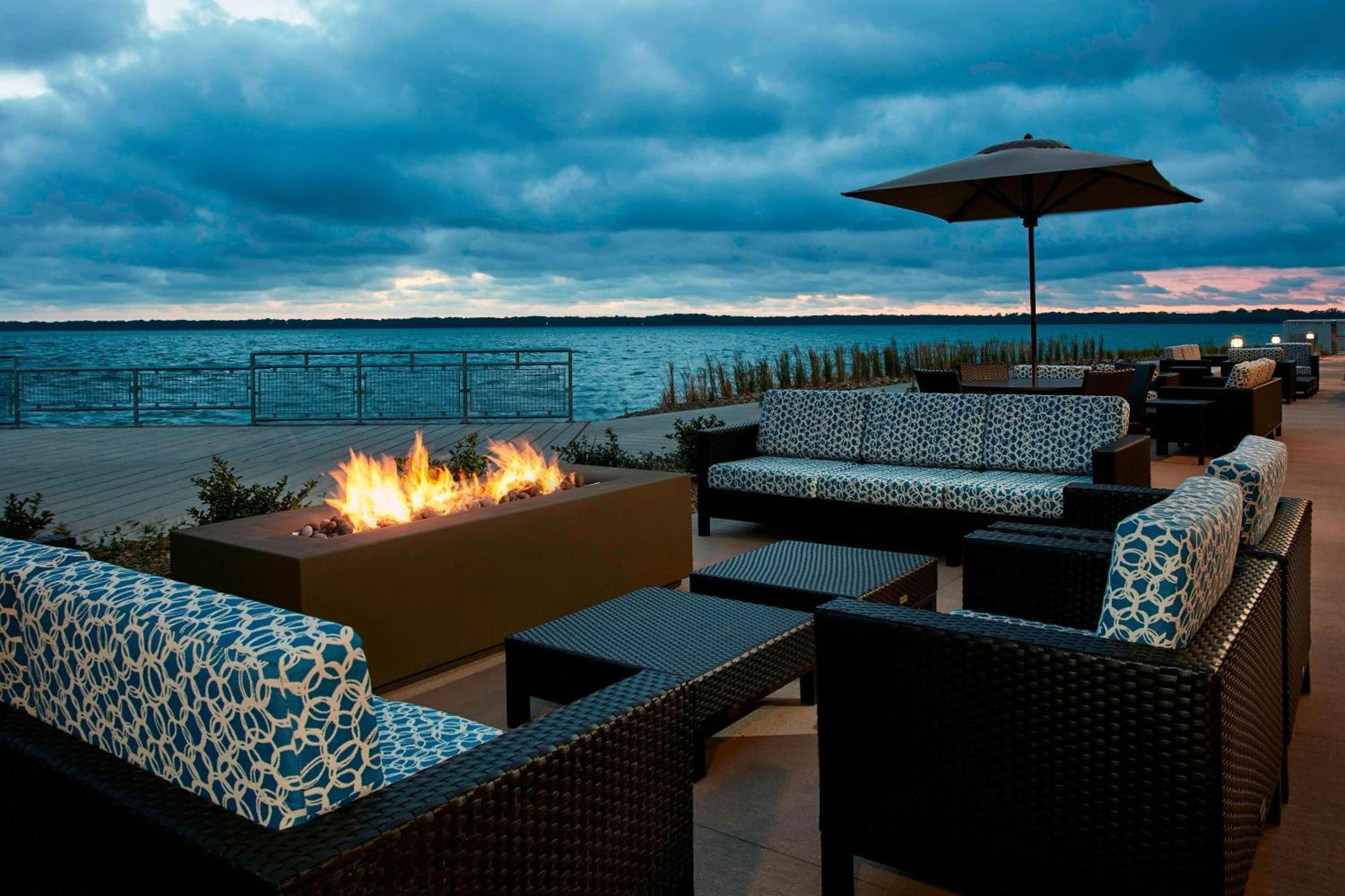 Courtyard By Marriott Bayfront Hotel