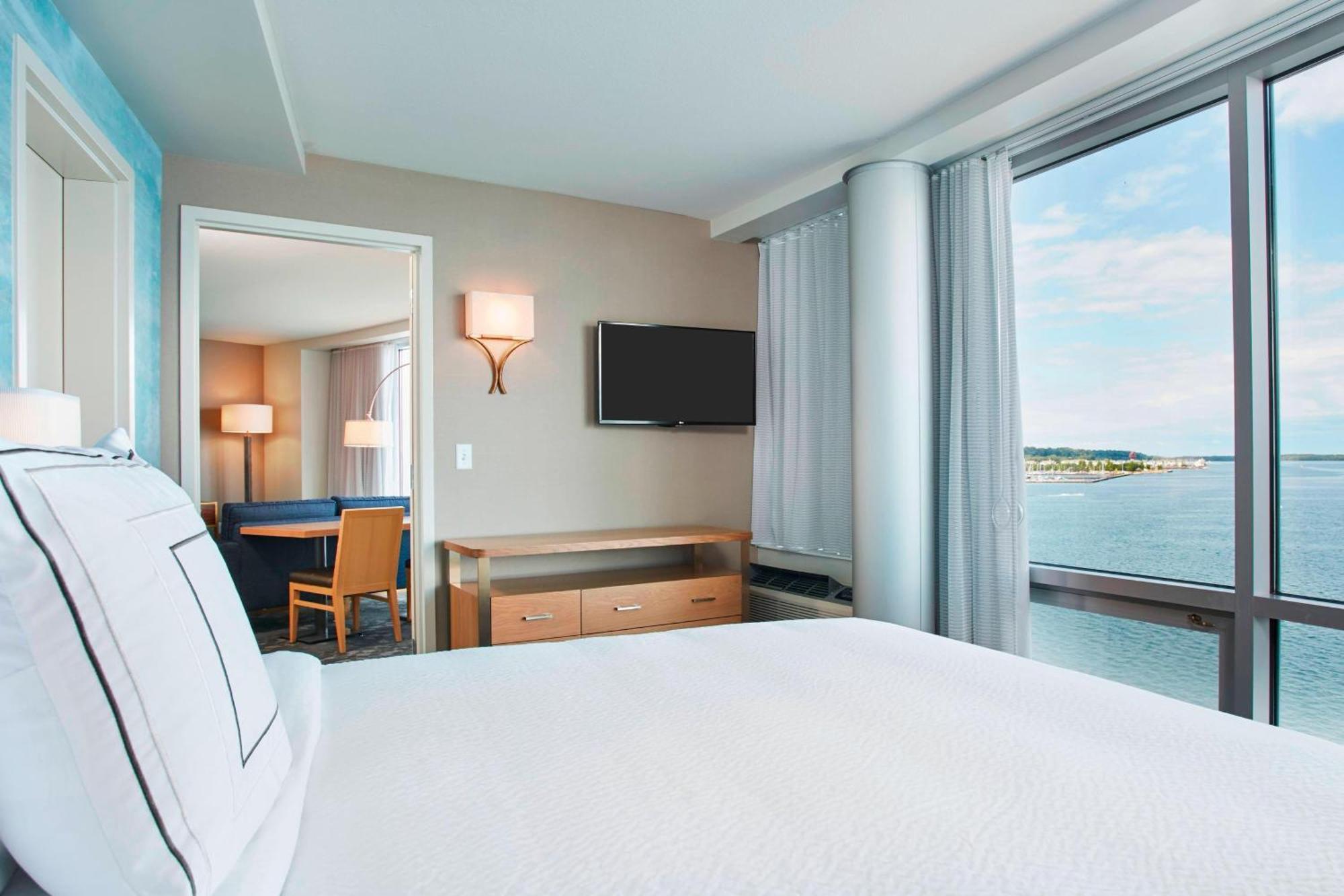 Hotel Courtyard By Marriott Bayfront