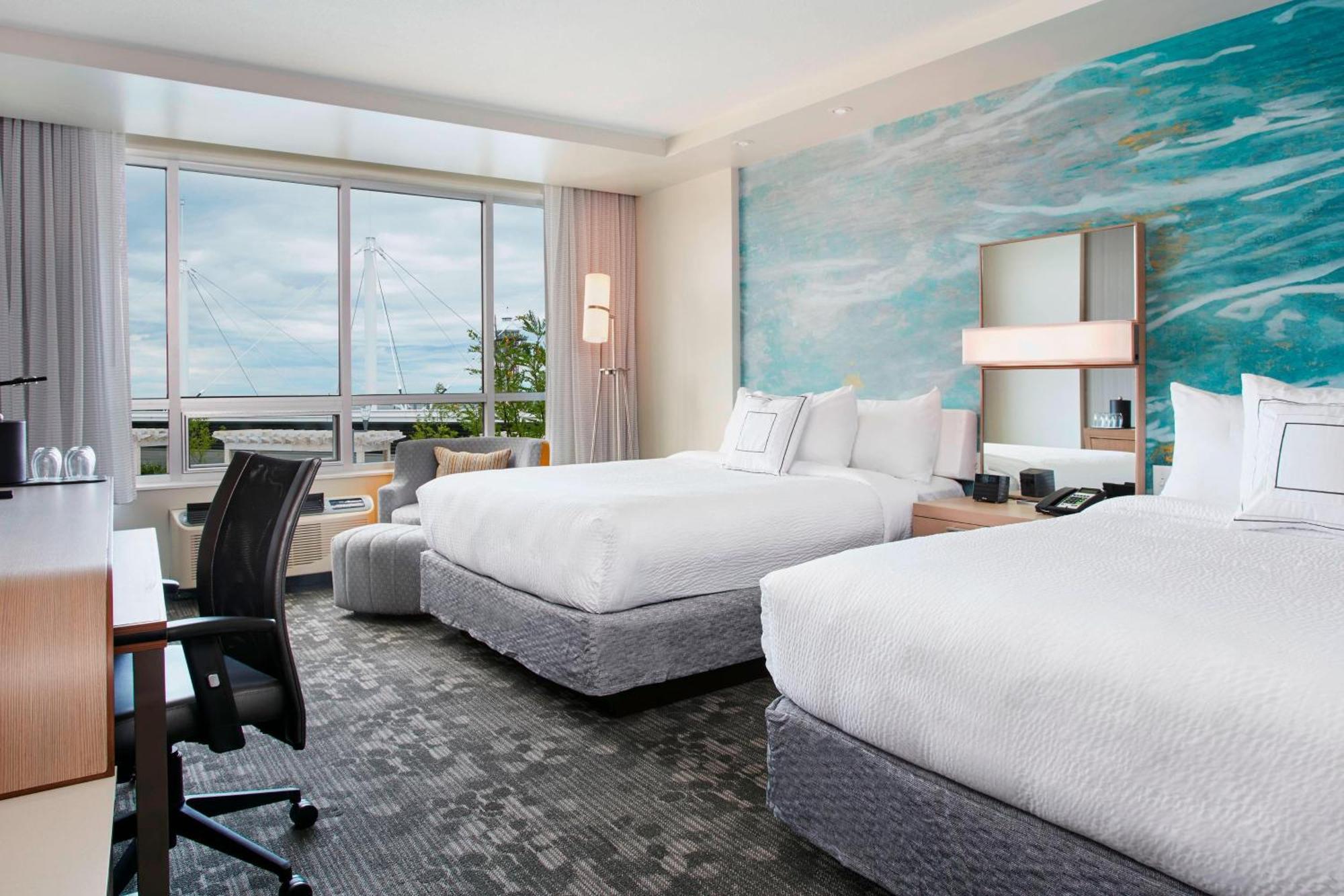Courtyard By Marriott Bayfront Hotel