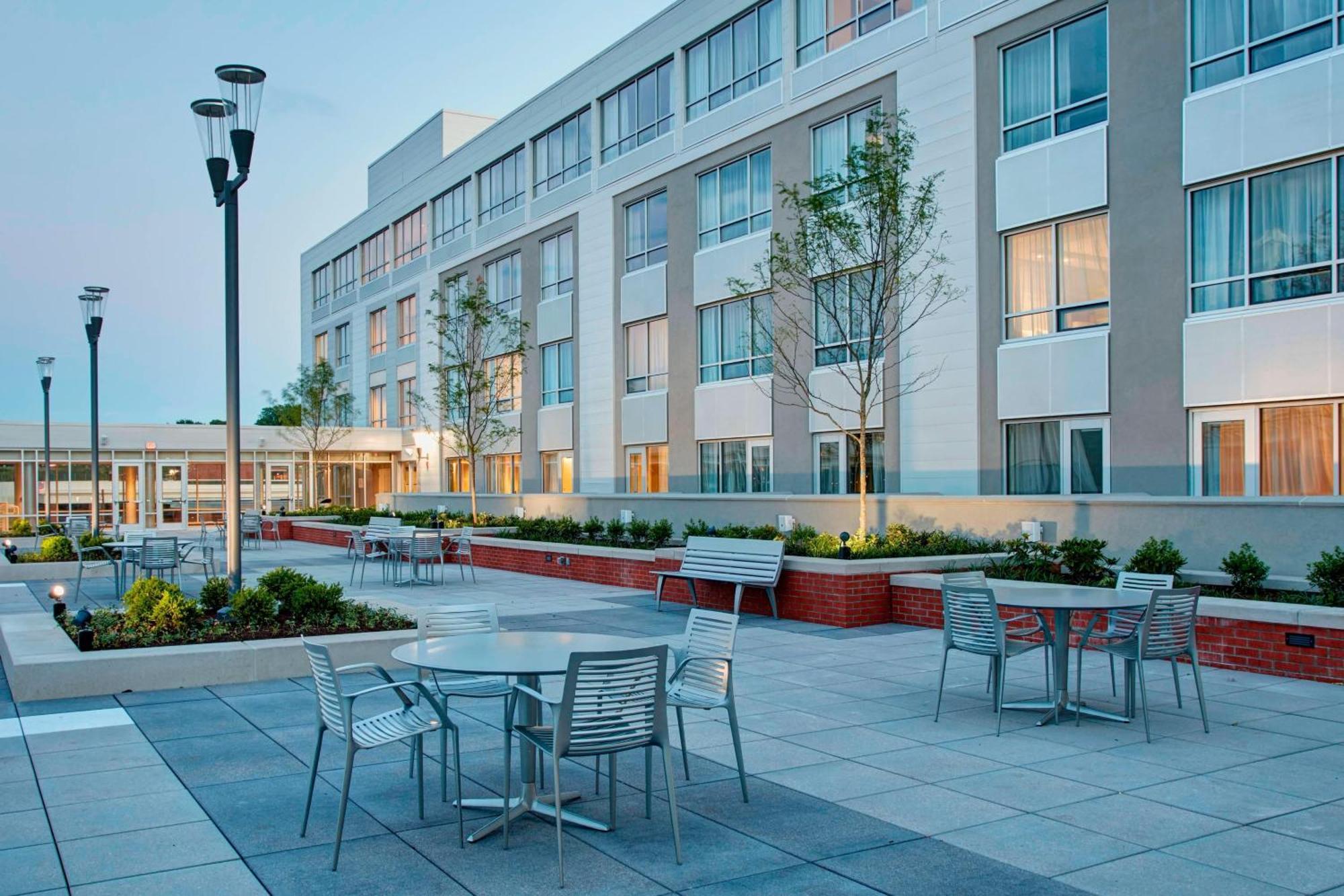 Hotel Courtyard By Marriott Bayfront