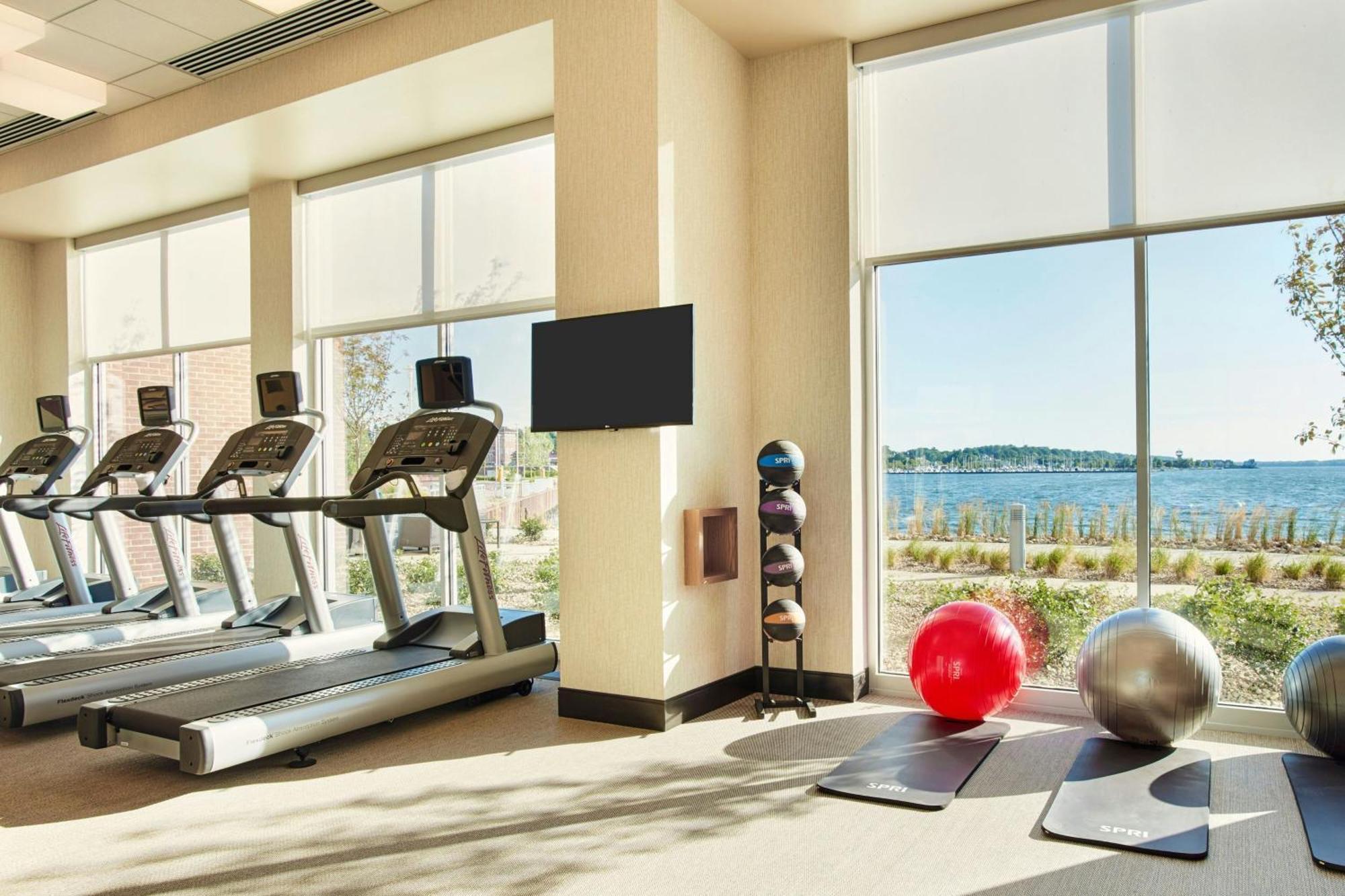 Hotel Courtyard By Marriott Bayfront