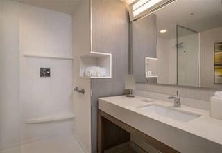 Hotel Courtyard By Marriott Bayfront 3*