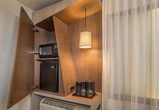 Courtyard By Marriott Bayfront