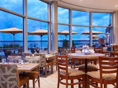 Courtyard By Marriott Bayfront Hotel