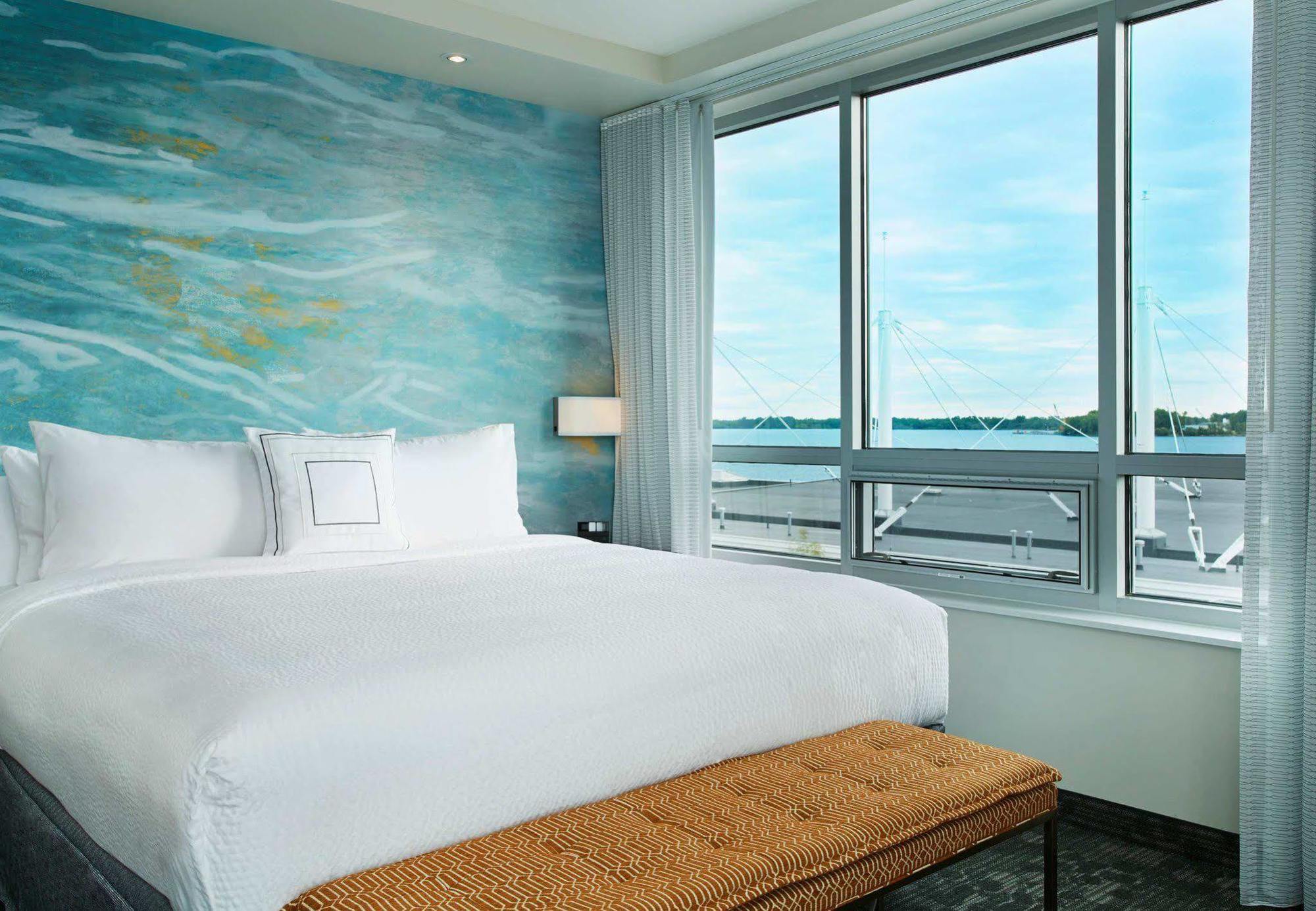 Courtyard By Marriott Bayfront Hotel 3*