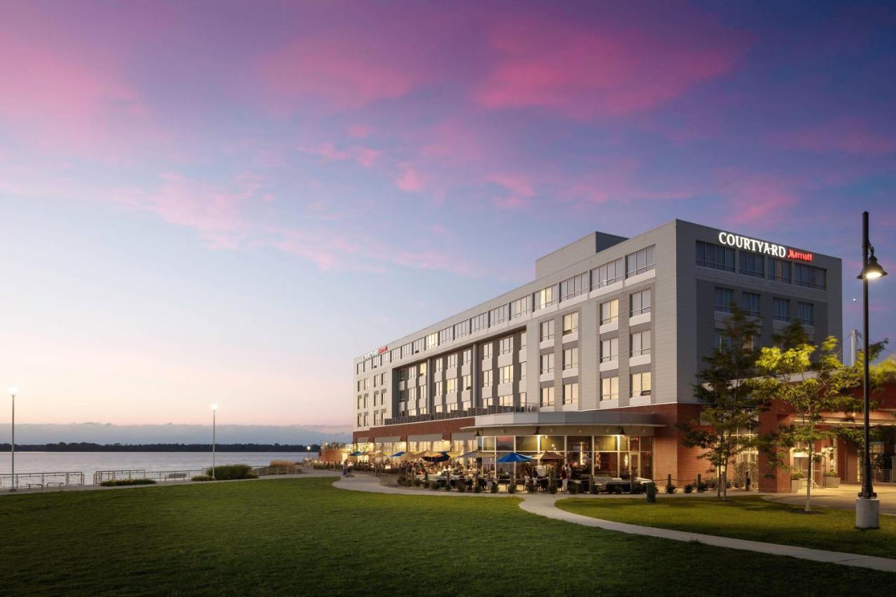 Courtyard By Marriott Bayfront 3*