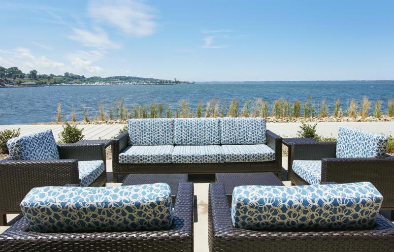 Courtyard By Marriott Bayfront