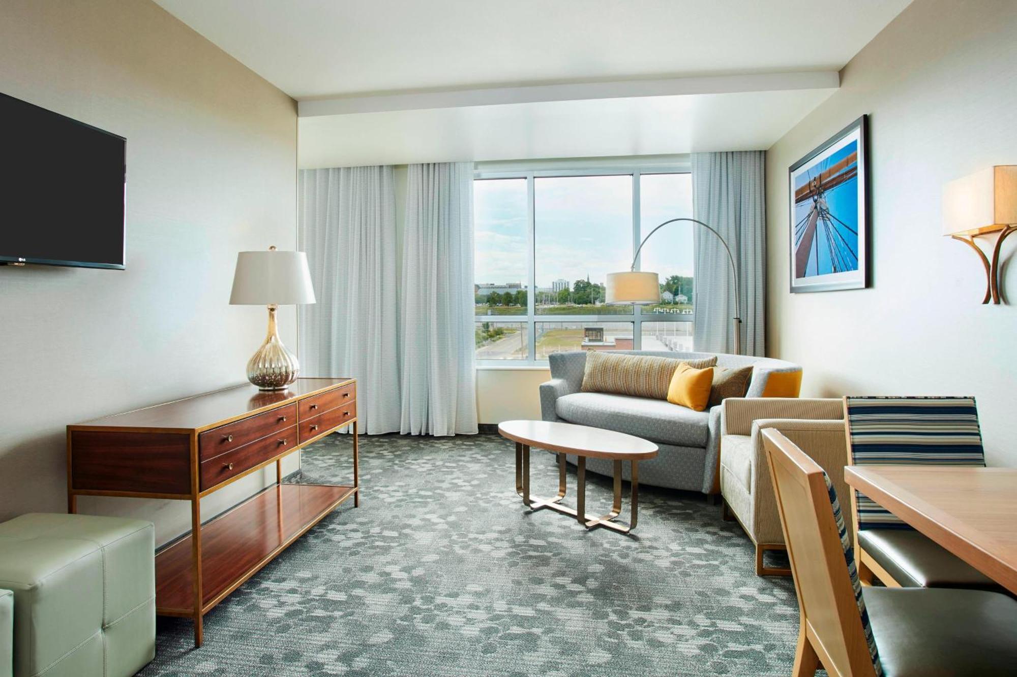Courtyard By Marriott Bayfront 3*