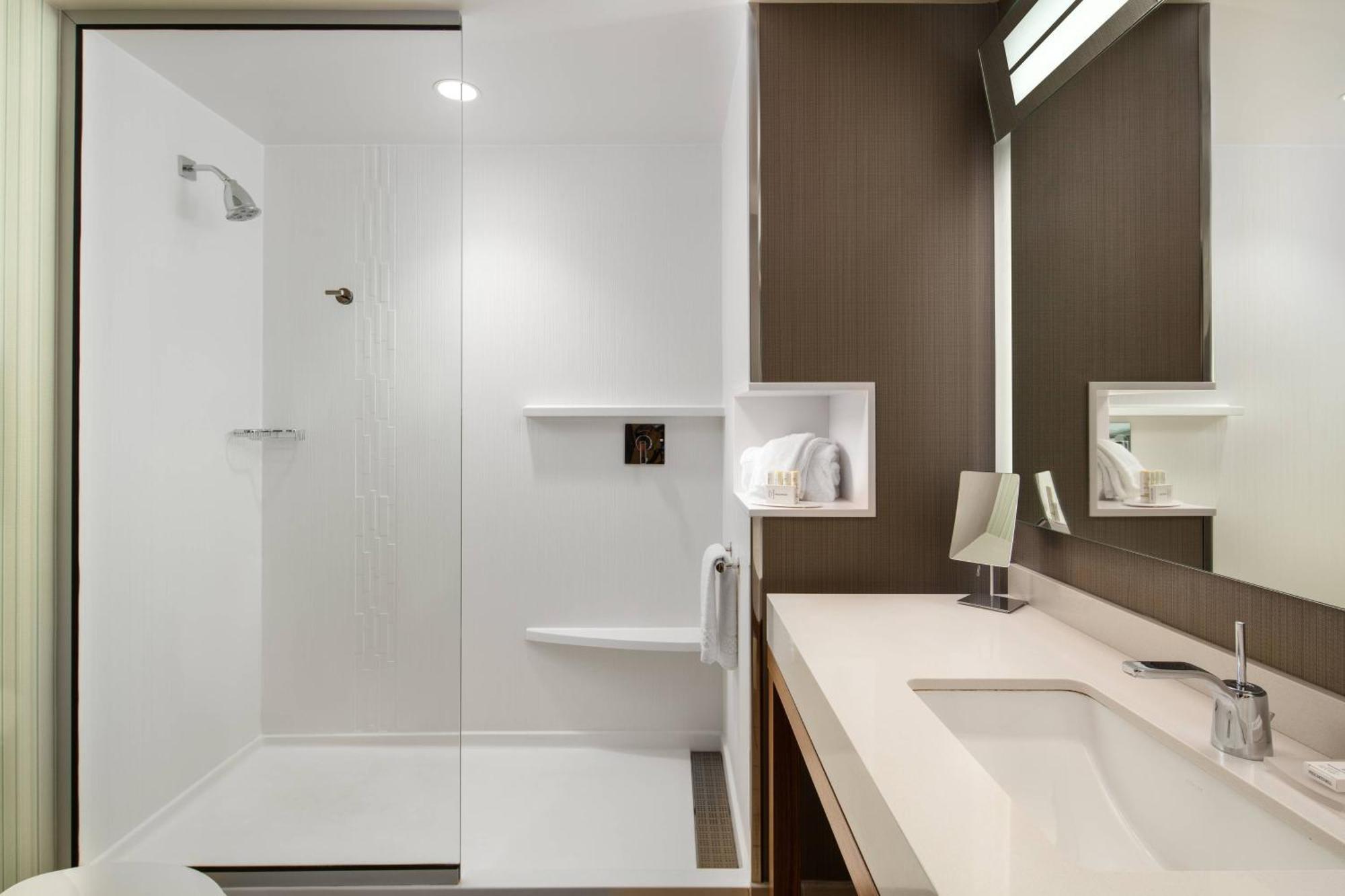 Courtyard By Marriott Bayfront Erie