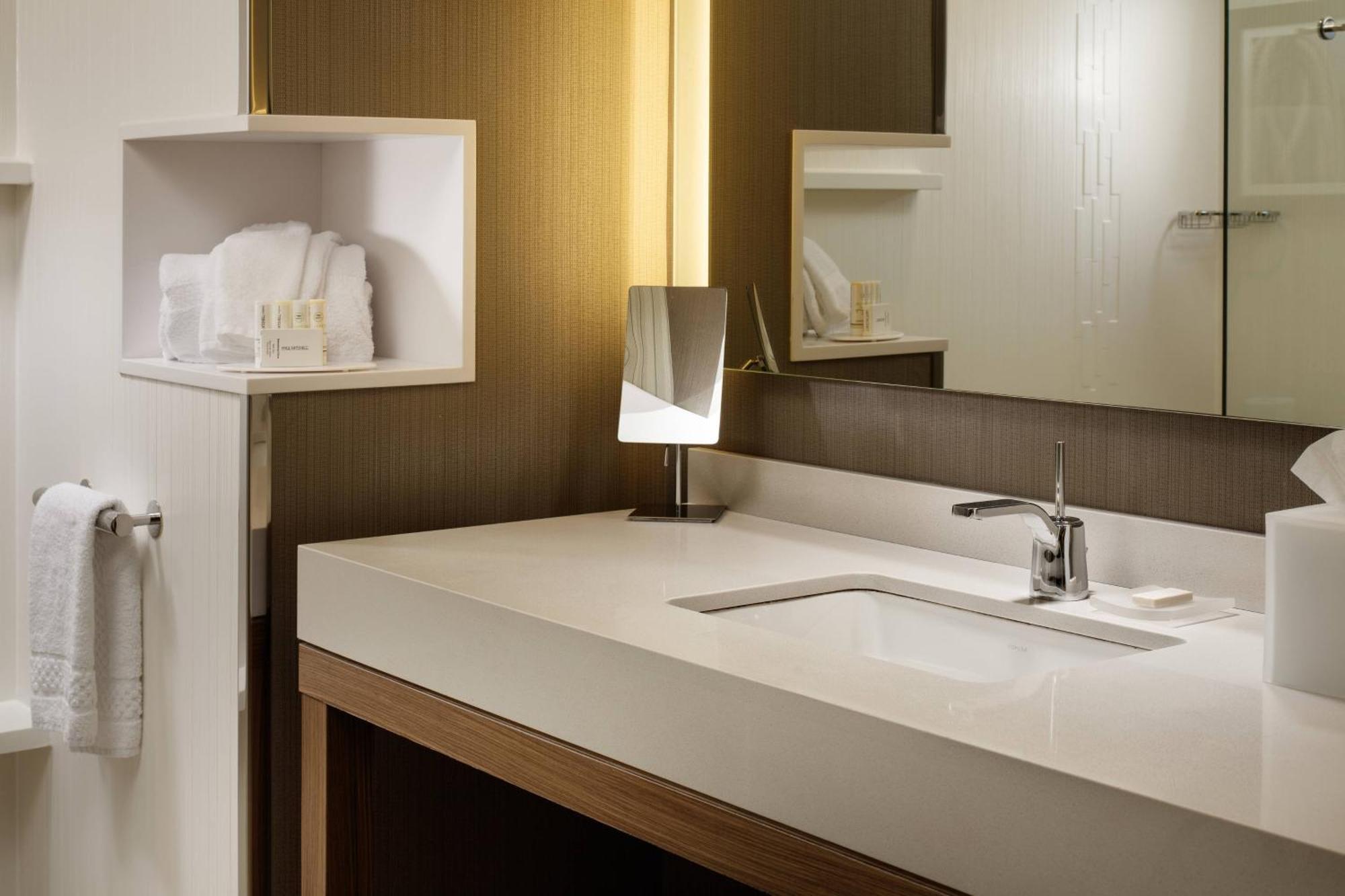 Courtyard By Marriott Bayfront Hotel Erie