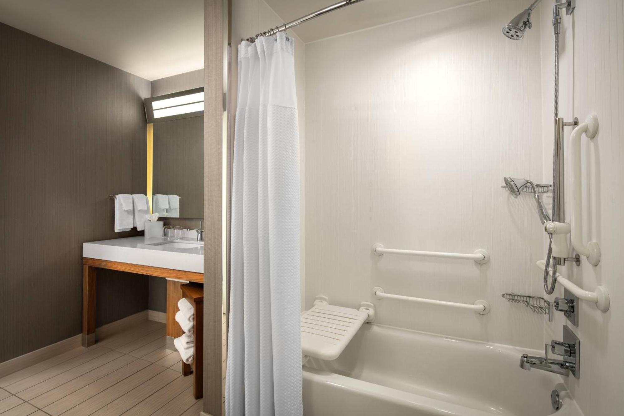 Courtyard By Marriott Bayfront 3* Erie