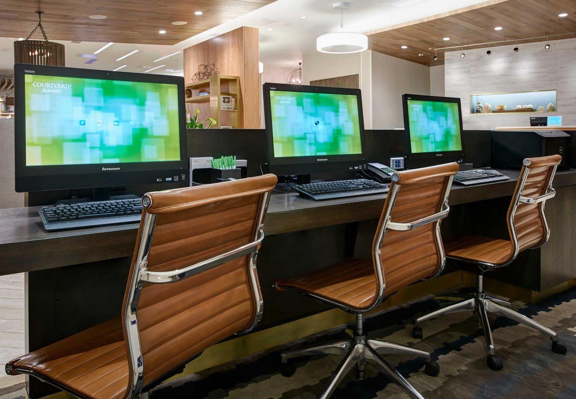Hotel Courtyard By Marriott Bayfront